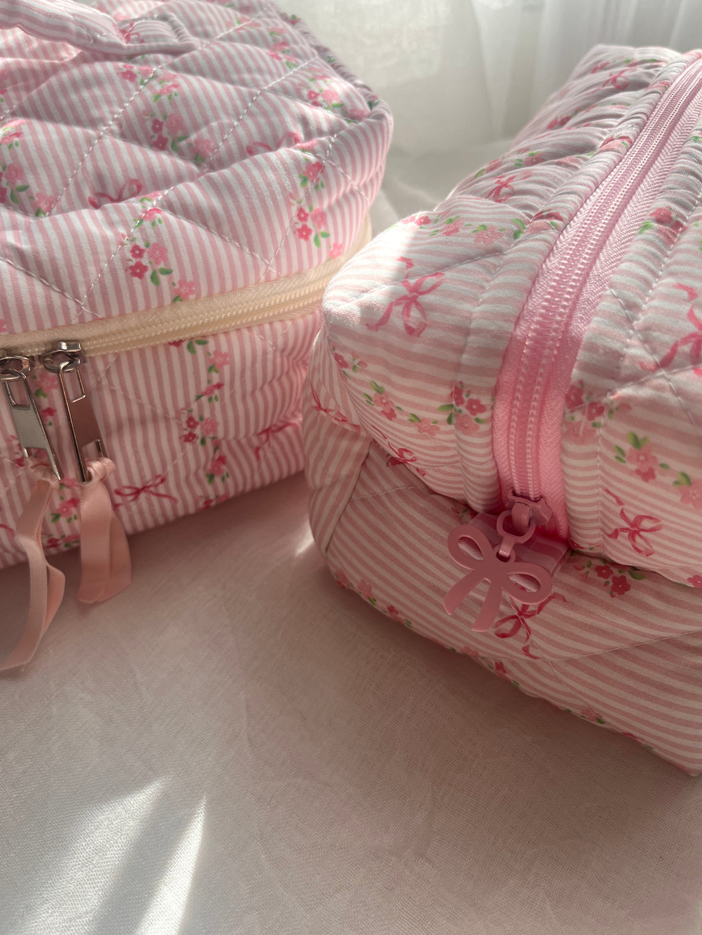 MAKE UP  pouch