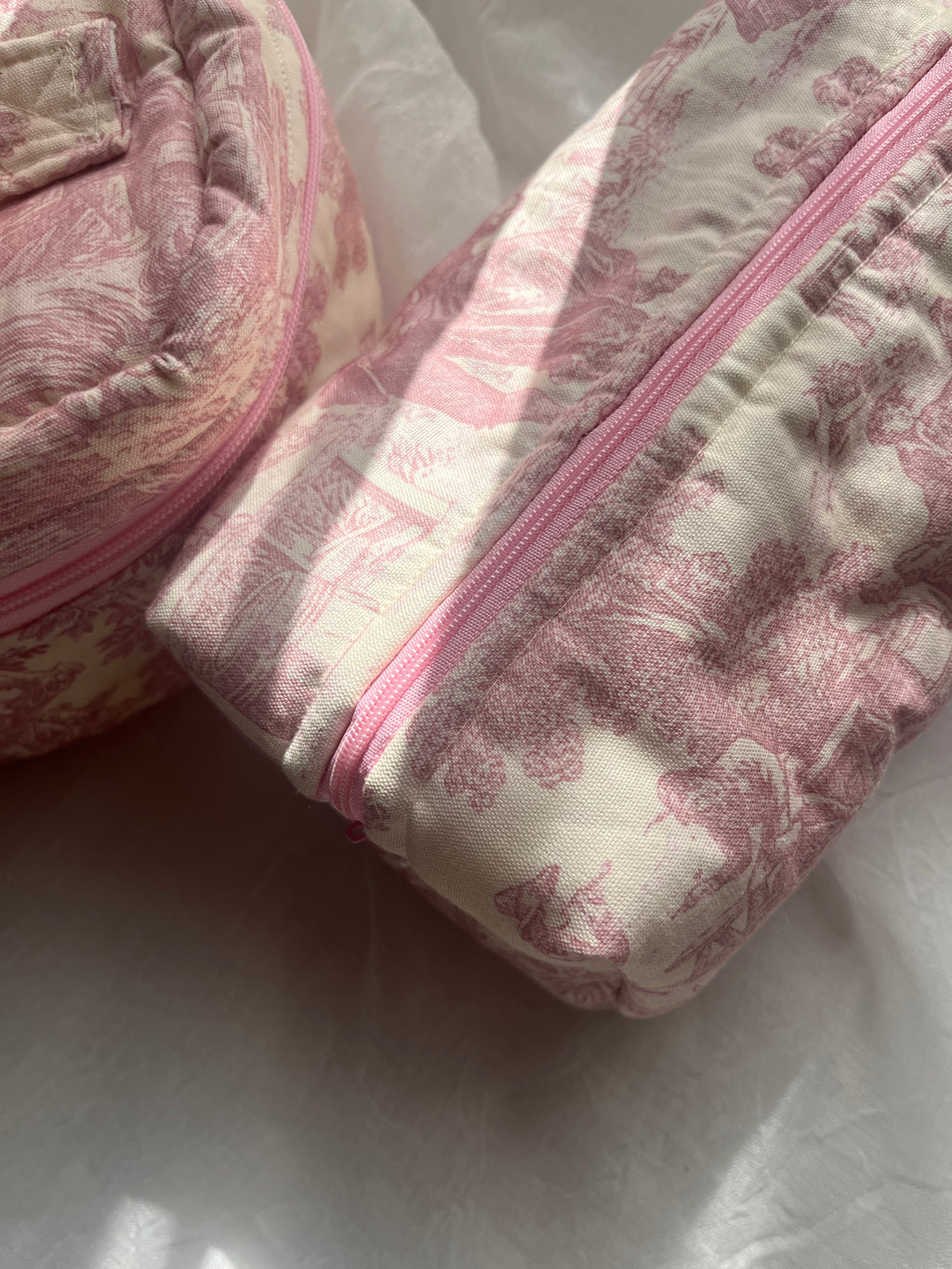MAKE UP  pouch